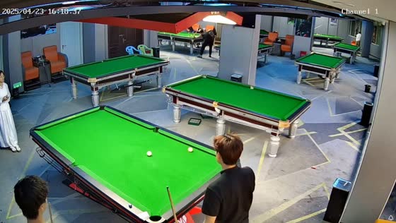 Man lands perfect four-ball billiard shot in Hunan, China