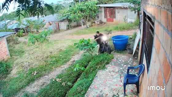 Motorcycle rider fails house ramp climb in Cartagena del Chairá, Colombia