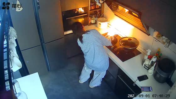 Kitchen stove fire quickly extinguished in Guangdong, China