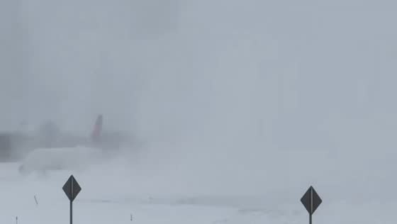 Delta Air Lines Boeing 717 snow blast in Rochester International Airport, USA