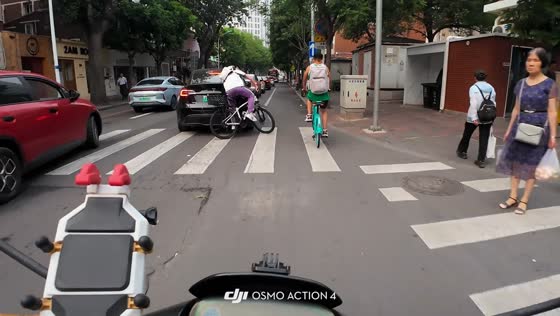Cyclist crashes into car at busy intersection in Tianjin, China