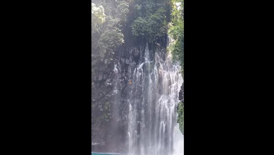 Person jumps from Tinago Falls rocks into water
