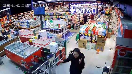 Magnitude 4.6 earthquake shakes supermarket in Yinchuan, Ningxia, China