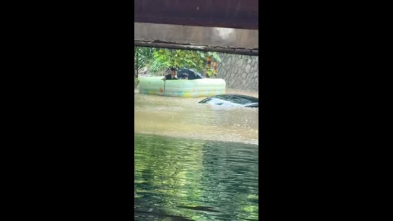 Sedan becomes submerged in sudden flooding in Shaanxi, China