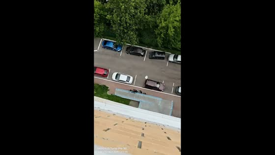 Friends get unexpected soaking from water bag prank in Bryansk, Russia