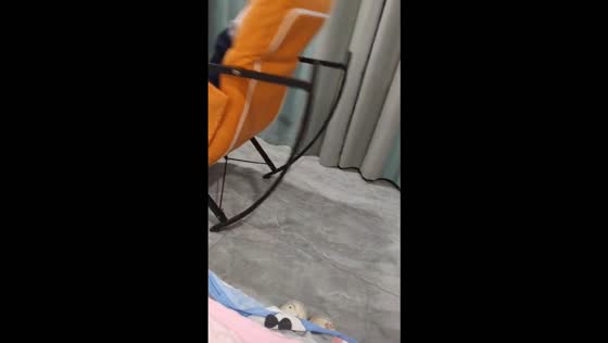 Girl falls backward with a rocking chair while playing at home in Hubei, China
