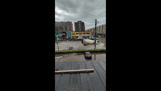 Flash flooding submerges vehicles and roads in Heilongjiang, China