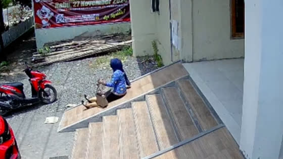 Security camera captures fall in Central Java