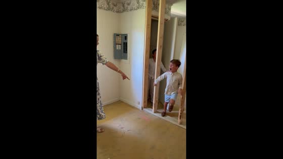 Sibling scare prank during home renovation in Bristol, Florida, USA