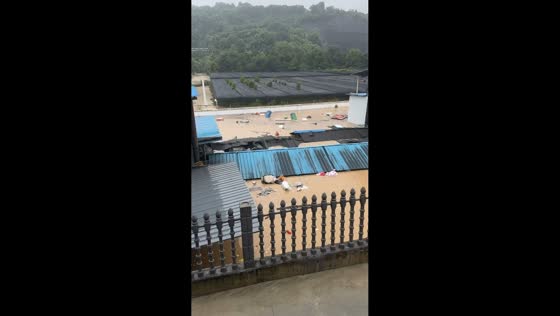 Flash flooding swamps low-lying areas in Hubei, China
