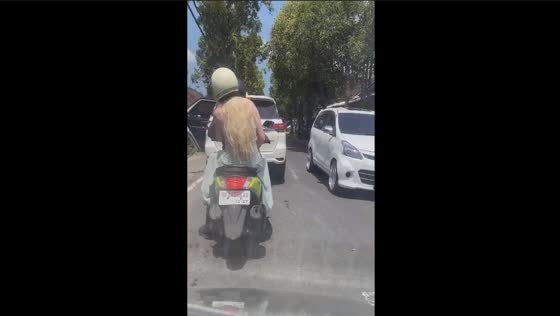 Tourist negligence exposed: risky motorbike maneuver caught on camera in Ubud, Bali