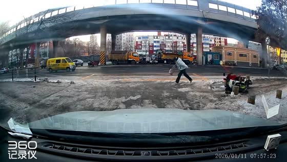 Scooter narrowly misses pedestrian on narrow road in Liaoning, China
