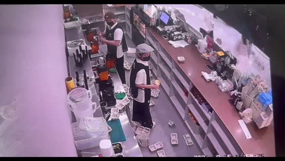 Angry customer throws trays and supplies at coffee shop employees in Jiangsu, China