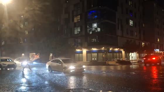Crazy heavy rainfall hits busy streets in Tucson, USA
