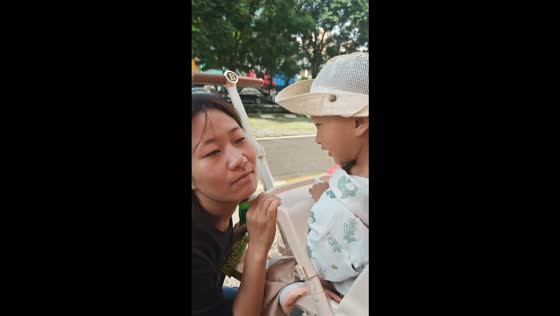 Boy surprises woman with an unexpected punch instead of a kiss in Yuxi, China