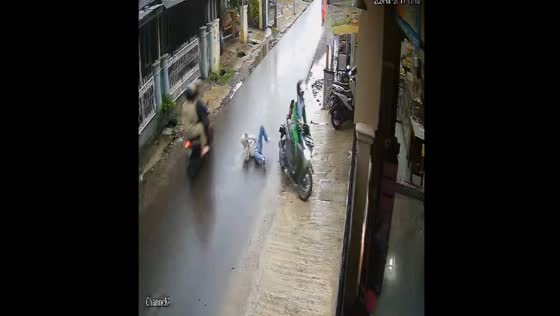 Teenager Otex injured in Subang motorbike accident: struck crossing road