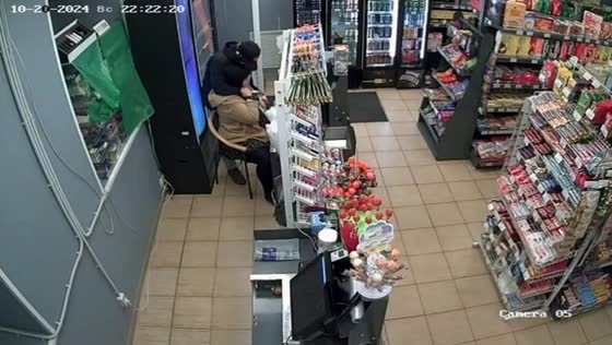 Robber apologizes before attacking saleswoman in St. Petersburg store