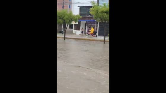 Heavy rainfall floods Chulucanas Avenue and disrupts traffic in Piura, Peru