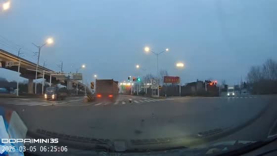 Truck collides with car turning at intersection in Jiangsu, China
