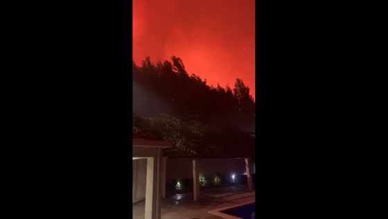 Intense flames and thick smoke sweep through Omiš amid major wildfire in Croatia