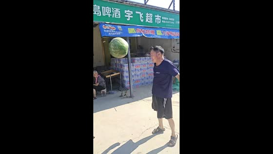 Man repeatedly tosses watermelon without breaking it in Henan, China