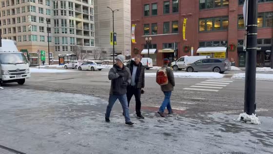 Falling ice narrowly misses pedestrians in Chicago, USA