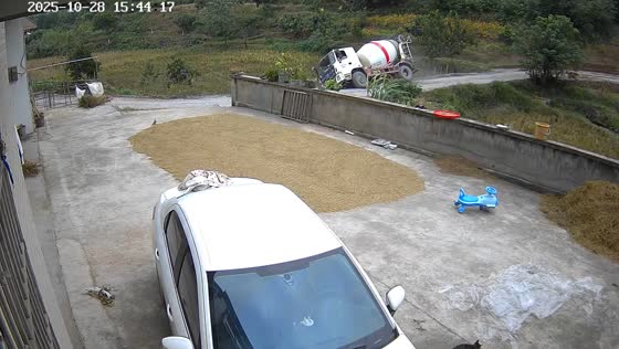 Cement mixer truck overturns on road in Guangdong, China