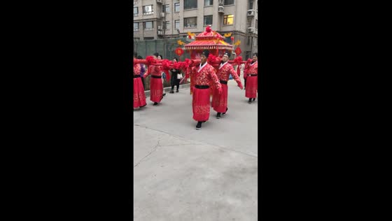 Capturing the essence of tradition: a stunning traditional Chinese wedding procession