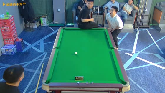 Billiard mishap hits bystander in Hebei, China