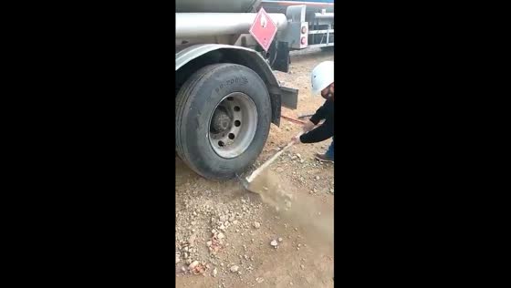 Flat tire fiasco: hydraulic hassles and tire poking in San Juan, Argentina