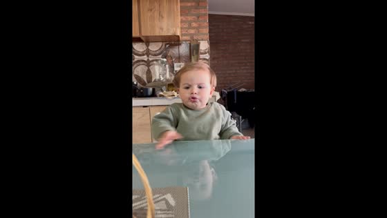 Little boy mimics adult Spanish accent in Villa María, Argentina