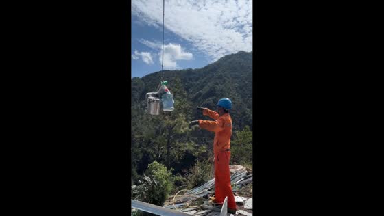 Drones deliver food to mountain construction workers in Zhejiang, China