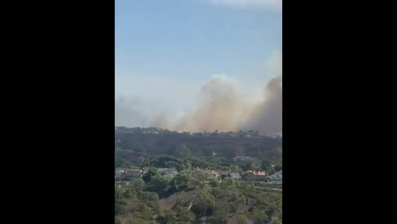 Thick smoke rises from Norte Fire fueled by Santa Ana winds in San Juan Capistrano, USA