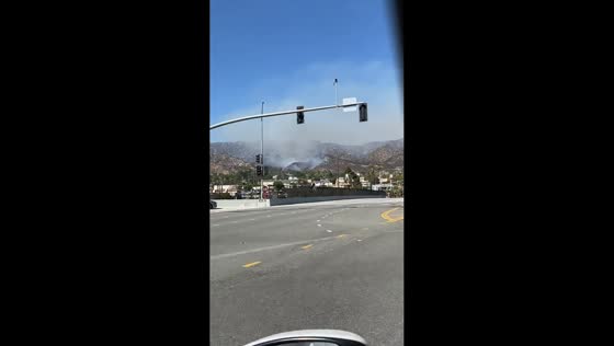 Walnut Fire sends thick smoke over hillside in Burbank, California, USA