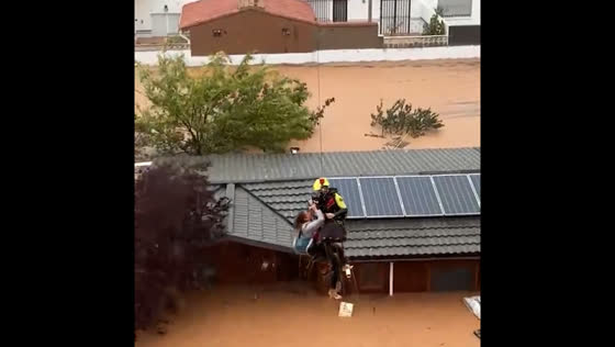 Helicopter rescue for woman and pets in flooded Valencia home