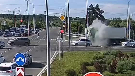 Drone strike hits truck at intersection in Belgorod’s Khargora, Russia