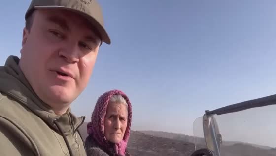 Omsk granny takes governor on tour of burned village in self-made motor vehicle
