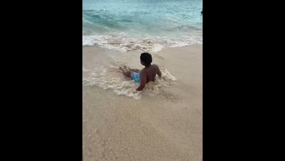 Boy gets dragged by waves while lying on shoreline in Sint Maarten