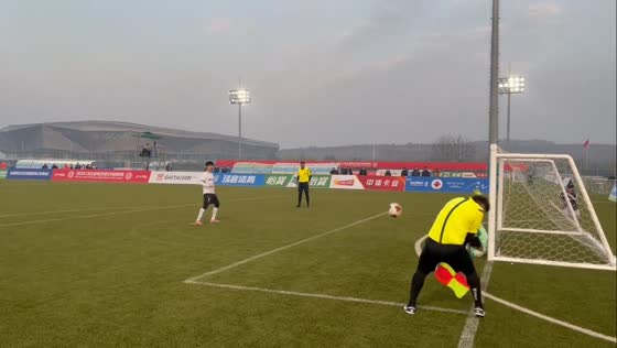 Football bounces off goalpost and hits referee in Liaoning, China