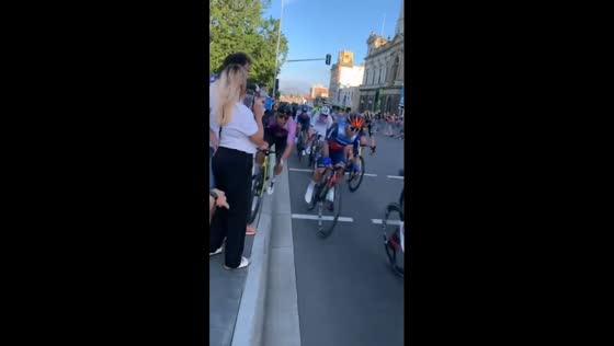Crash at RoadNats24: cyclist and spectators injured in Elite Men's criterium final