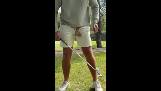 Man’s quirky golf ball trick with unique sack in Orlando, Florida, USA