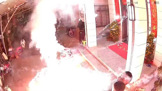 Man ignites firecrackers while holding child in Guangdong, China