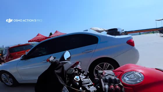 Car crashes into parked motorcycle in Anhui, China