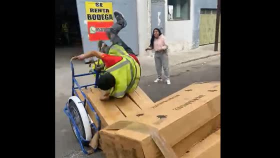 Person falls over cart in Mexico City