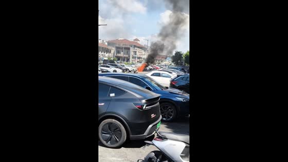 Electric vehicle catches fire in parking lot in Jiangsu, China