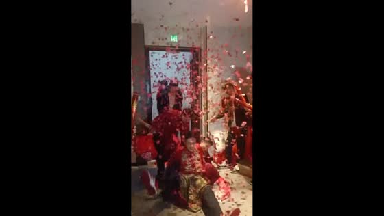 Groom hilariously bumped and slips during wedding in Shandong, China