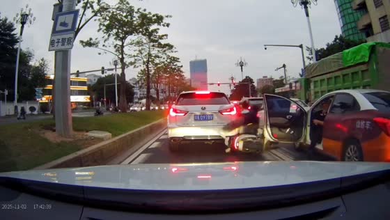 Motorcycle collides with car door on busy highway in Guangdong, China