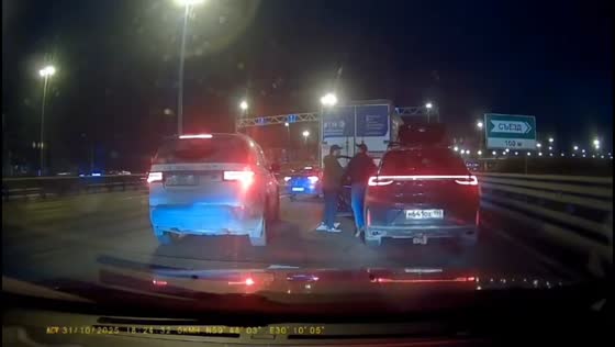Drivers clash on Tallinn Highway after dispute over shoulder driving in St. Petersburg, Russia