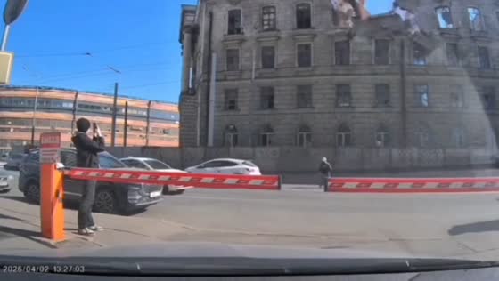 Wall collapse during demolition narrowly misses passing vehicles in St. Petersburg, Russia
