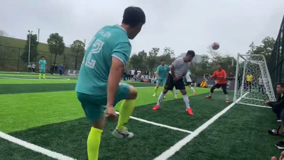 Men showcase unique soccer training techniques in Anhui, China